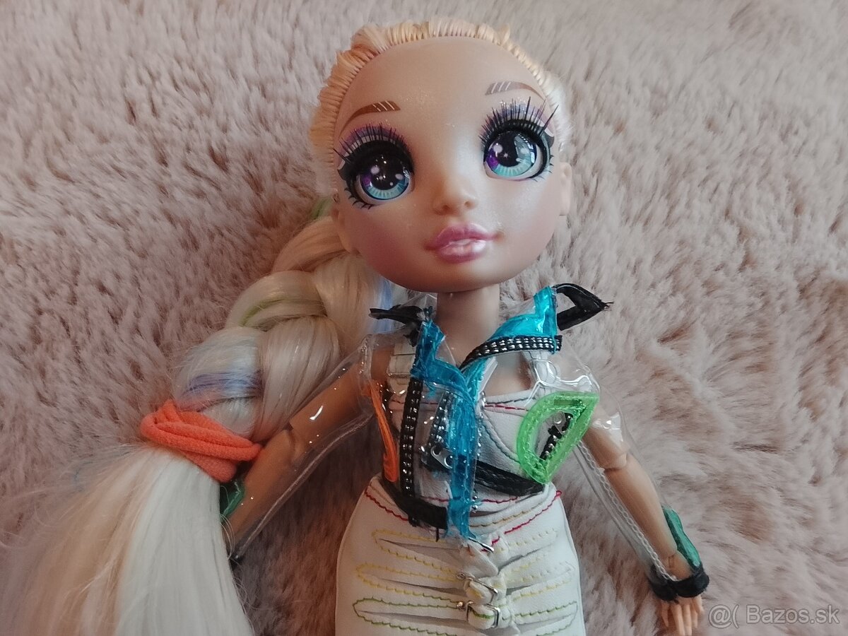 Bábika s vlasovým štúdiom Rainbow High + tričko - 3