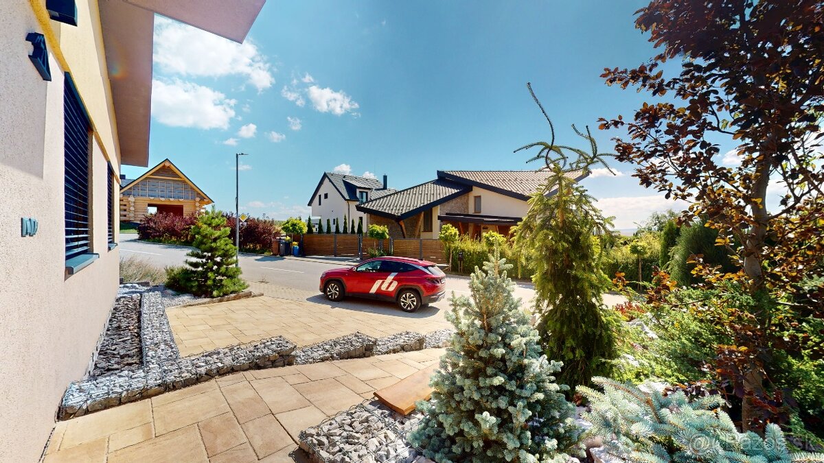 NADŠTANDARDNÝ RODINNÝ DOM - 3