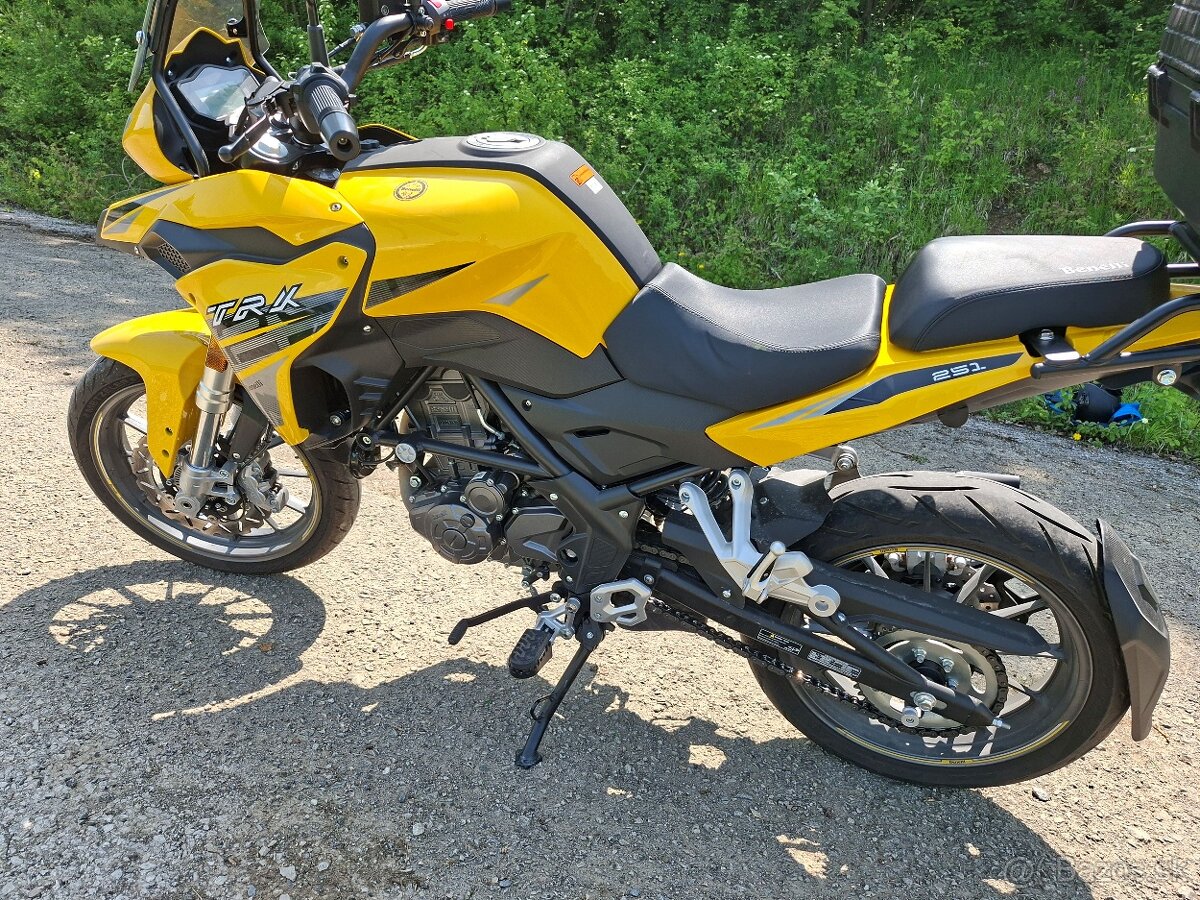 Benelli TRK 251 - 3