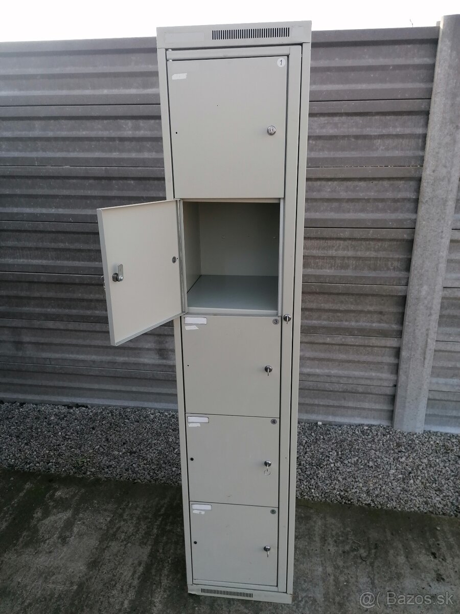 Uzamykatelná skrinka do dielne 5 policova - 3
