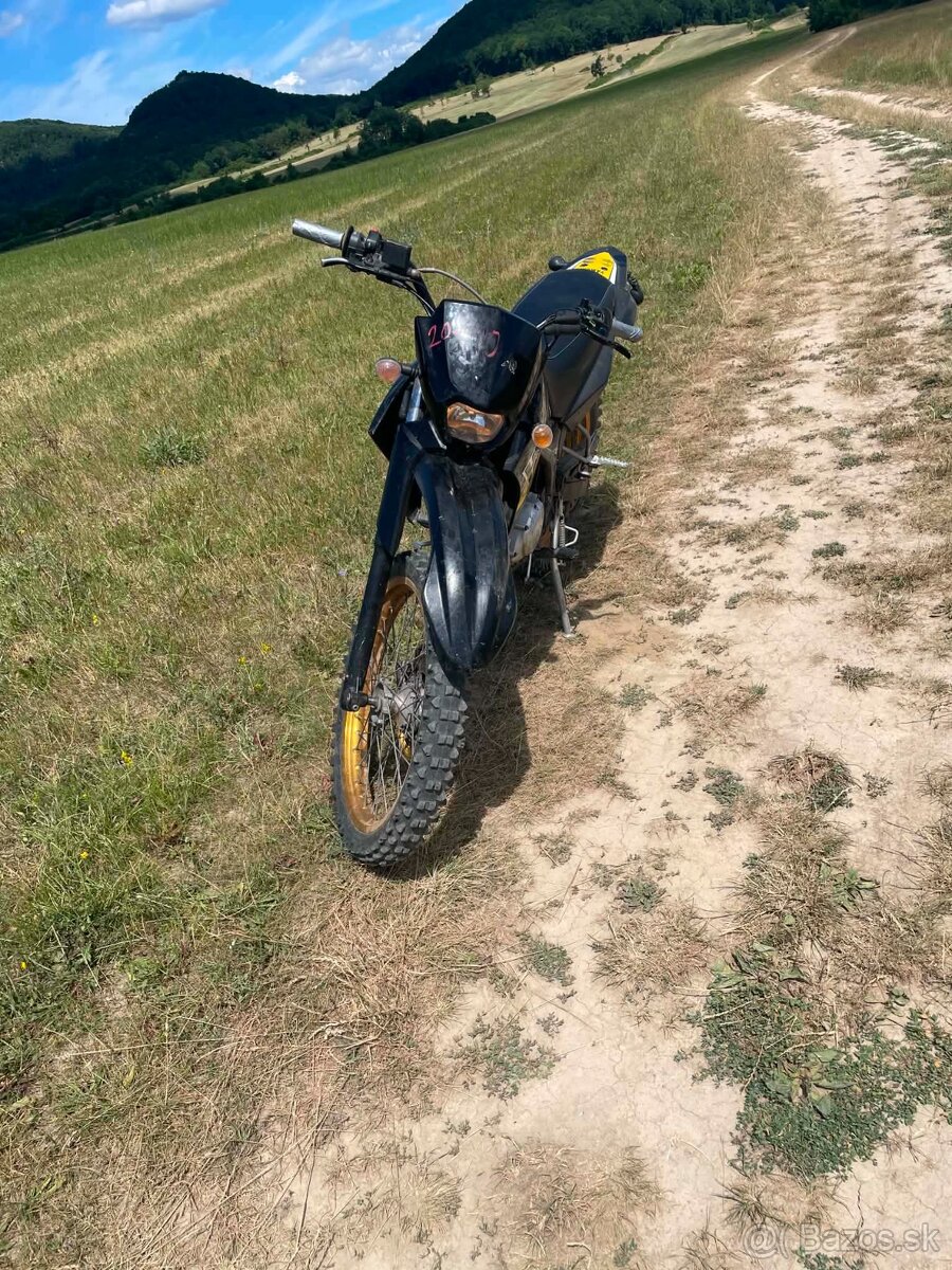YAMAHA XT - 3