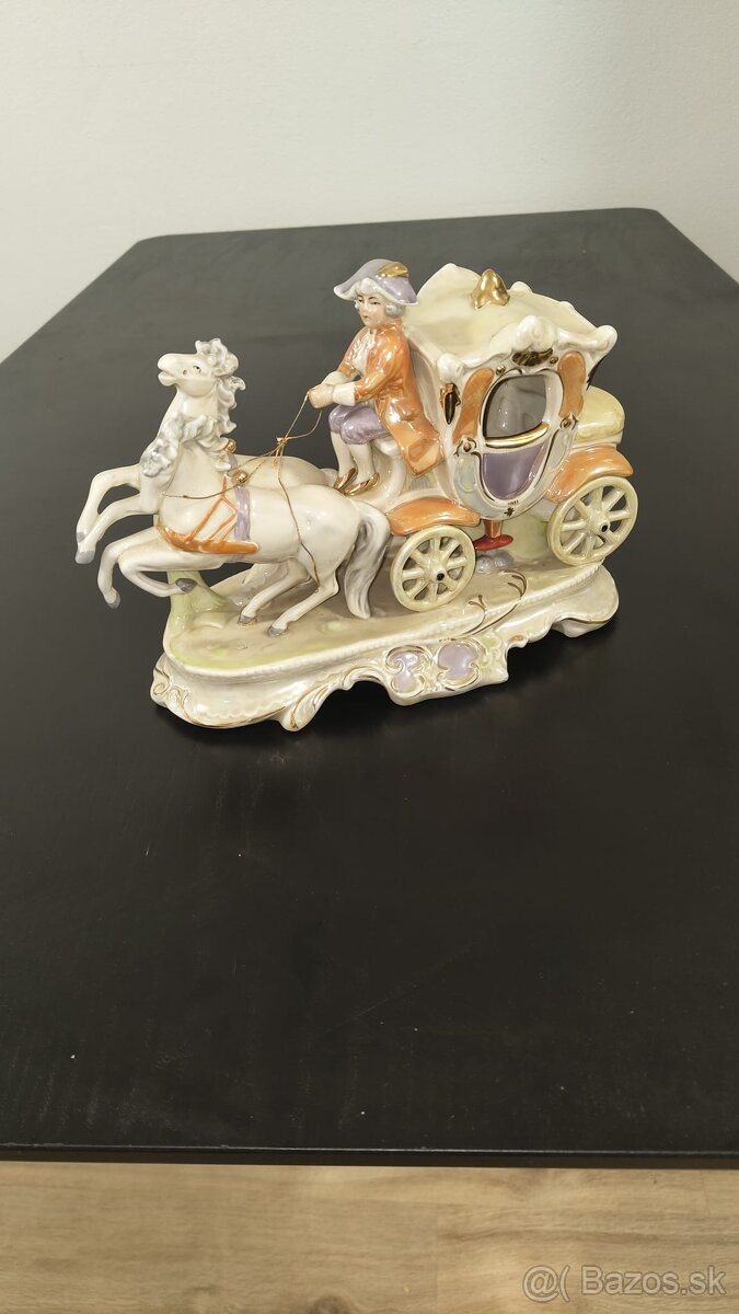 Porcelánový záprah s kočom. - 3