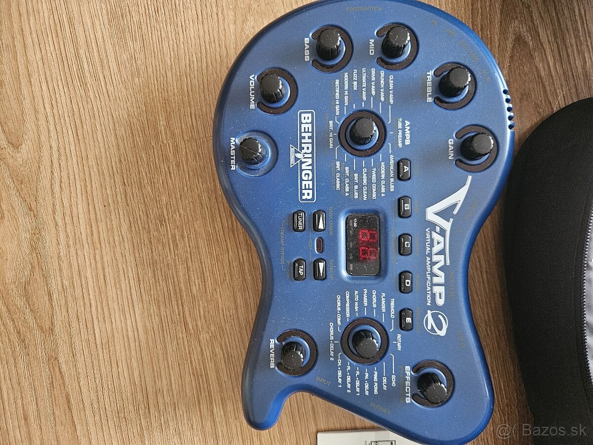 Behringer V-AMP 2 – Gitarový amp modeler + footswitch + tašk - 3