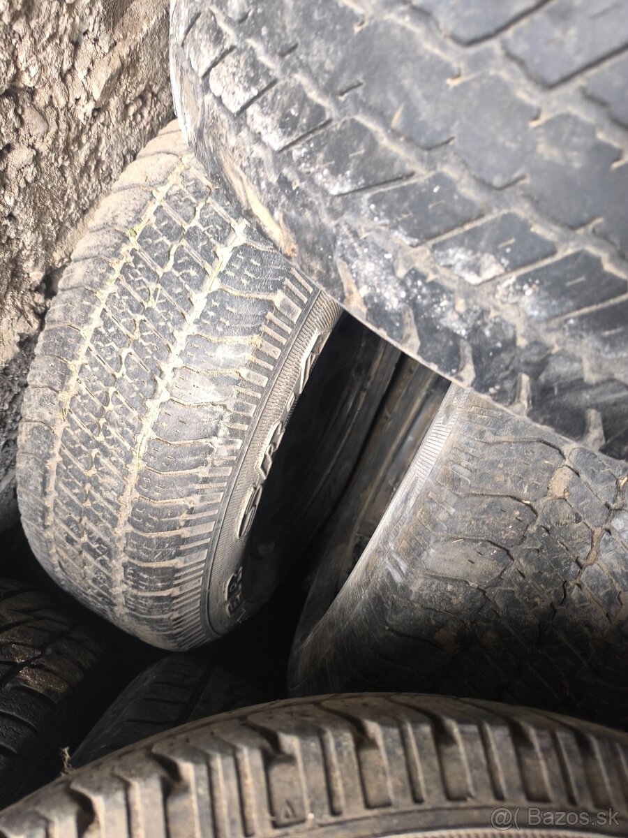Predám pneu 235/70r16 - 3