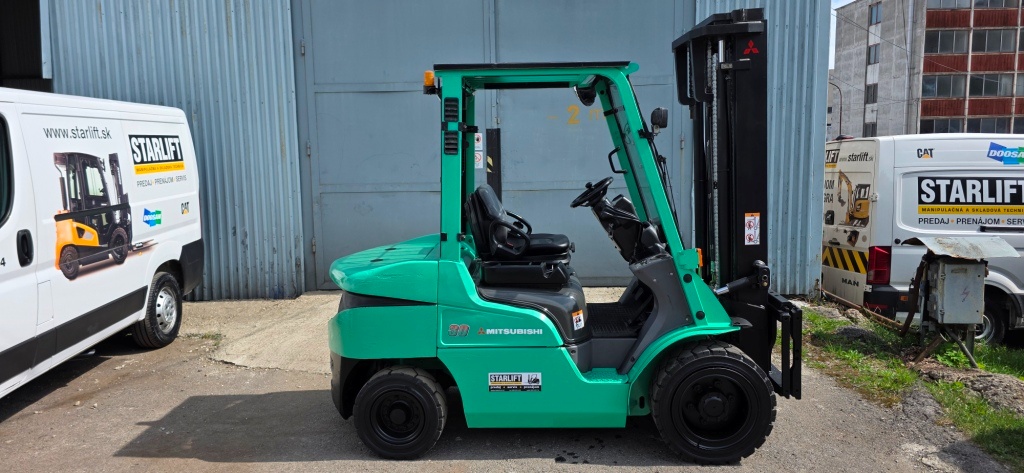 Mitsubishi FD30NT - 3