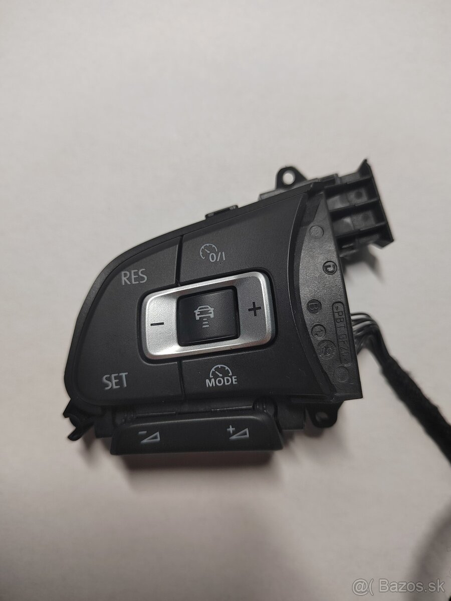 VW Multifunkčný volant . 5TA 959 442B - 3