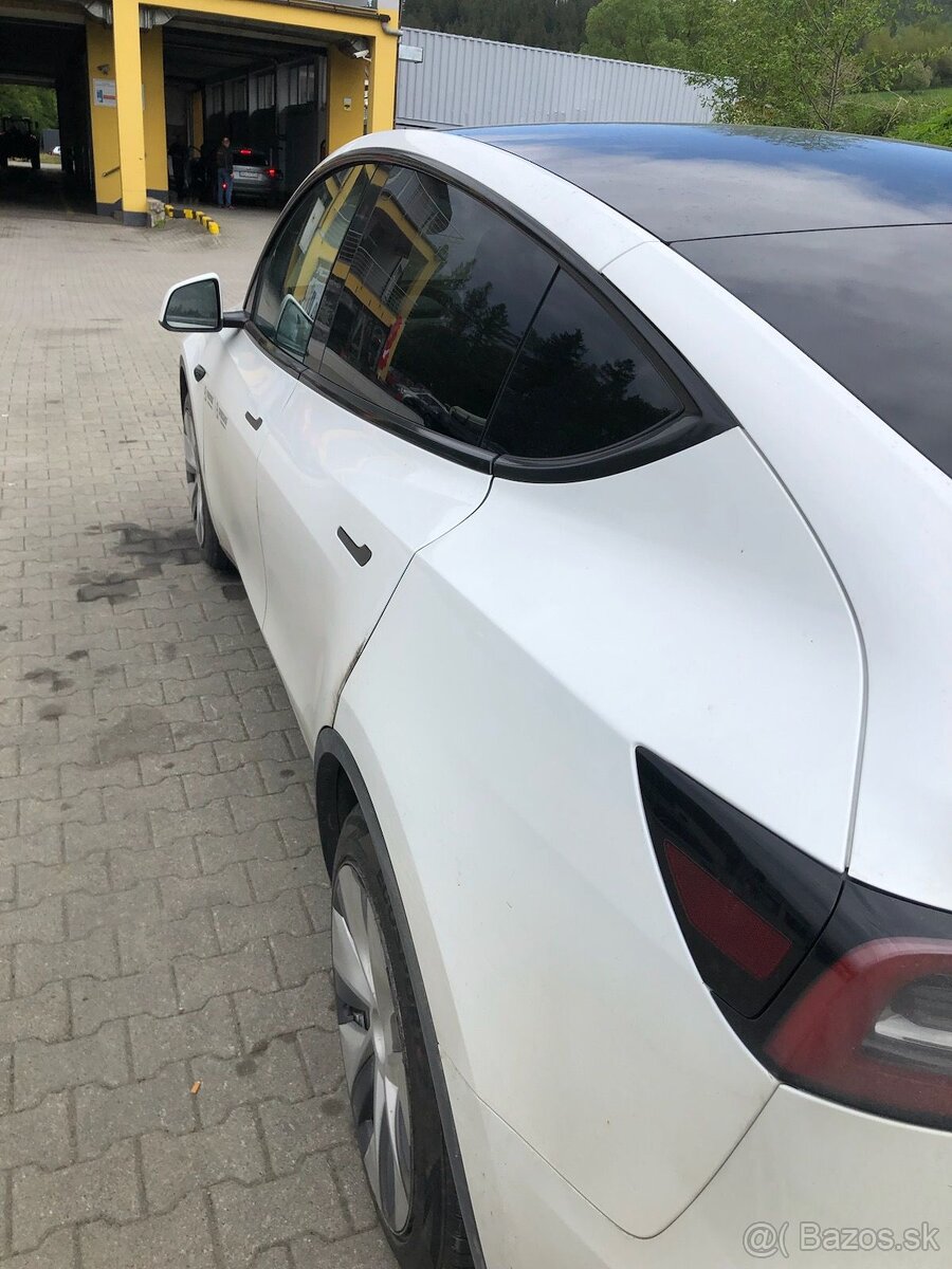 Prenájom Tesla Model Y - 3