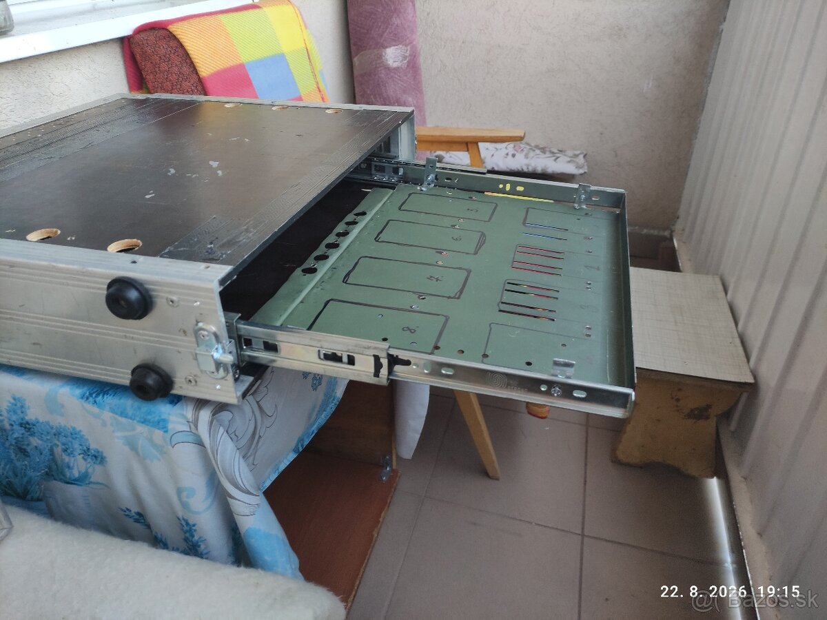 Predam Policku--Suflik do RACKu 1U - 3
