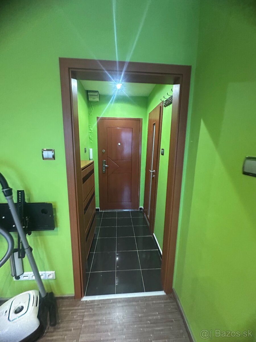 Na predaj1 izbový komplet zrekonštruovaný byt v centre mesta - 3