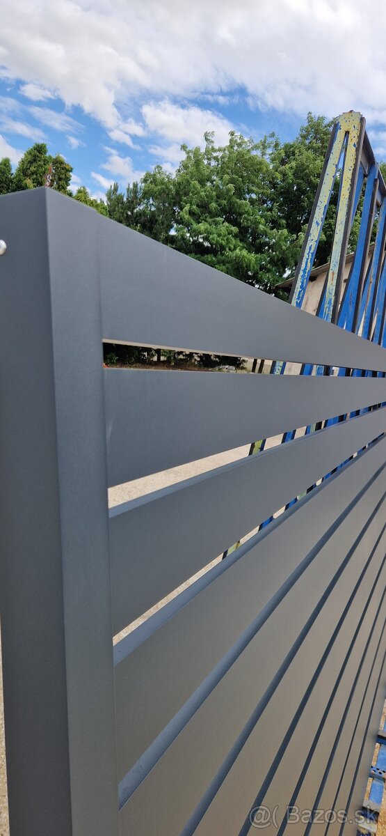 Samonosná hliníková brána - 3