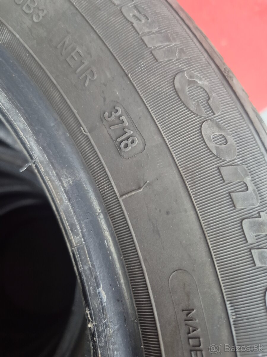 Predam celorocne pneu 215/55r16 - 3