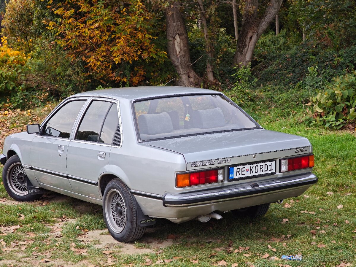 Opel Rekord E1 - 3