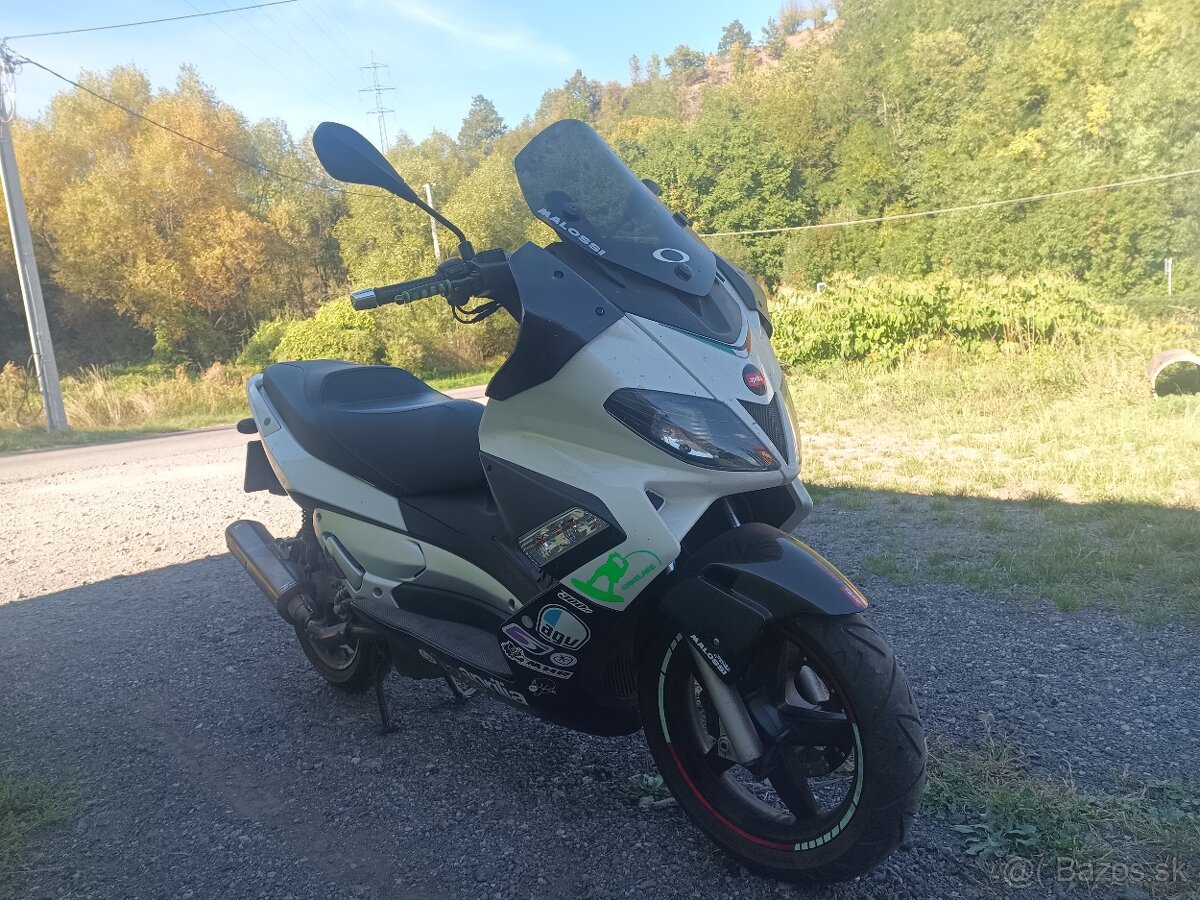 Aprilia SR max 300 - 3