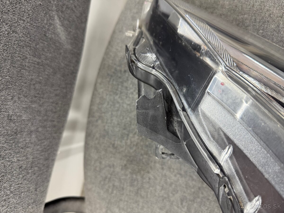 Predám predné svetla na Toyota yaris 3 - 3