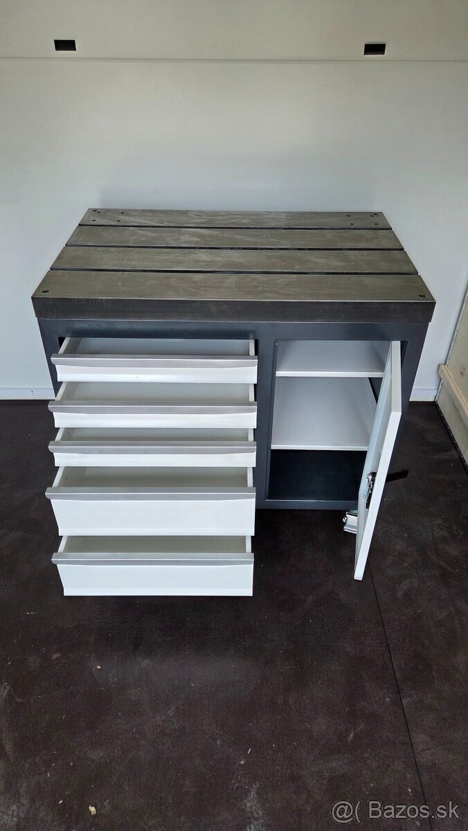 pracovný stôl - závitorez 900 x 600 x 800 T - drážky - 3