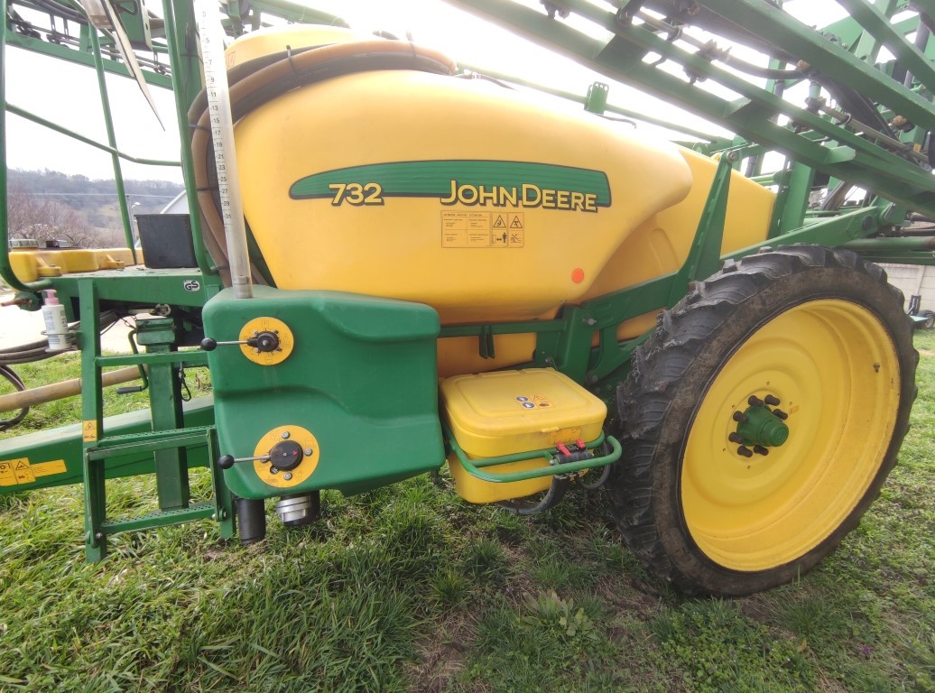 Na predaj postrekovač John Deere 732 - 3