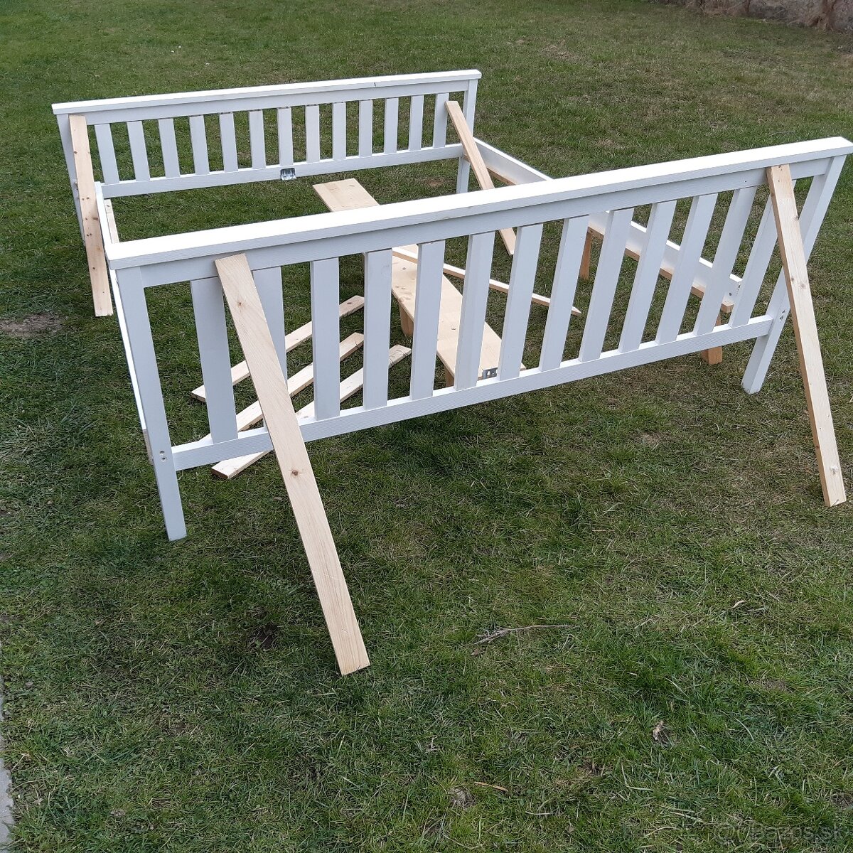 Drevená roštová posteľ s matracom - 3