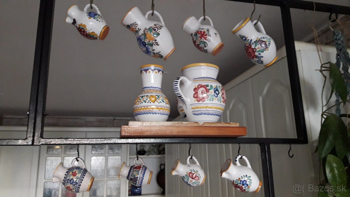 Veľa modranskej keramiky s policou - 3