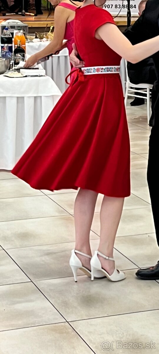 Červené šaty - 3