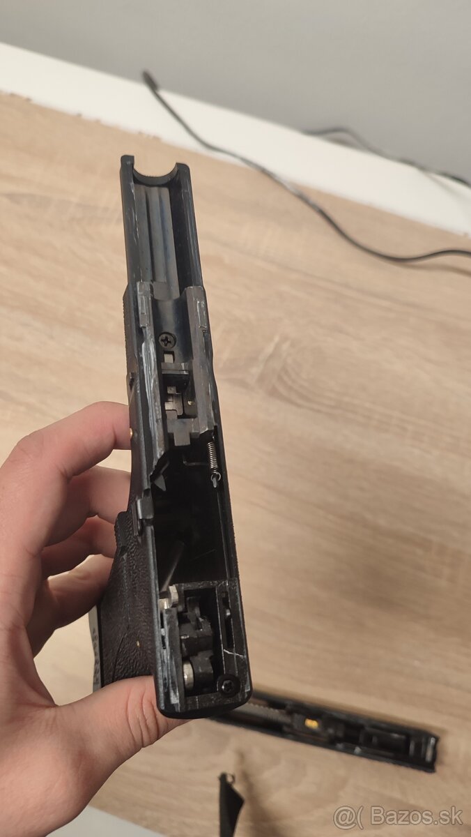 Predám Airsoft Glock NML589 - 3