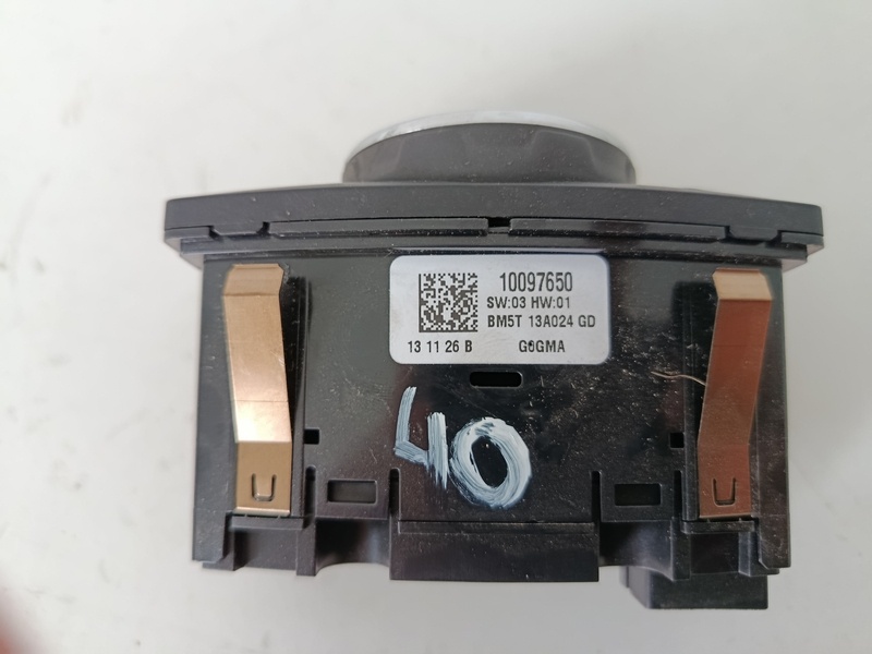 vypinac svetiel focus mk3 10097650 40€ - 3