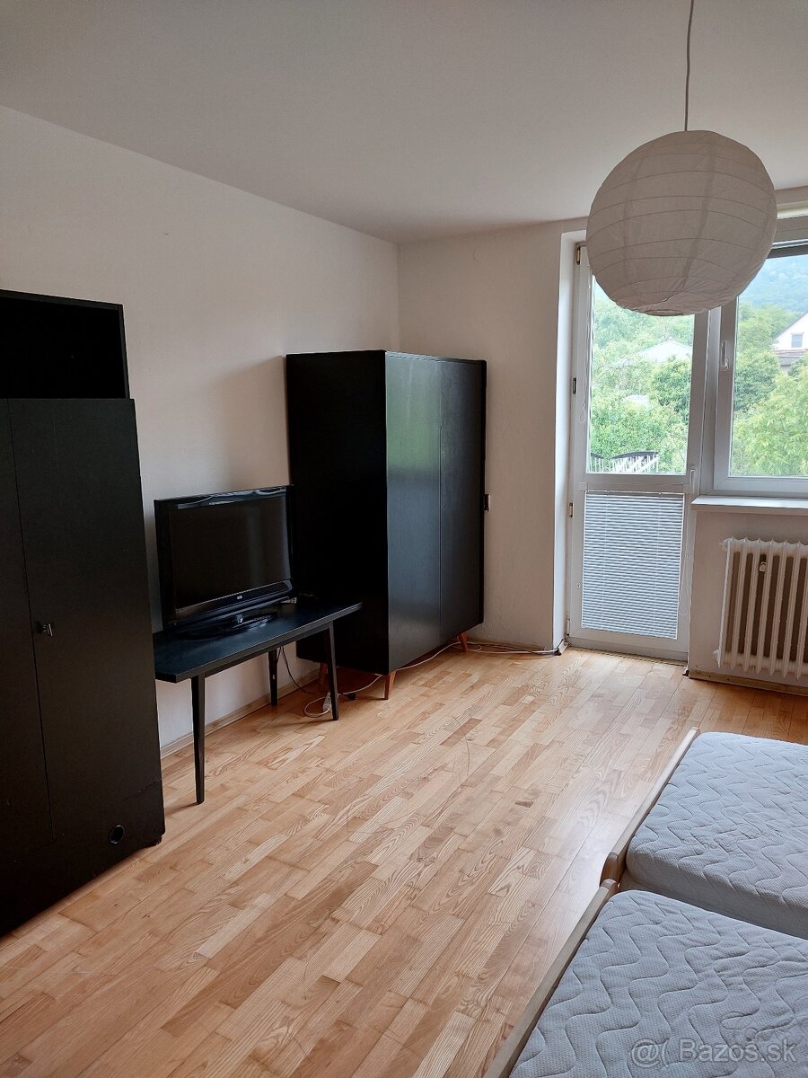 3 izb. byt v rodinnom dome 10 min. od PO s parkov, záhr. - 3