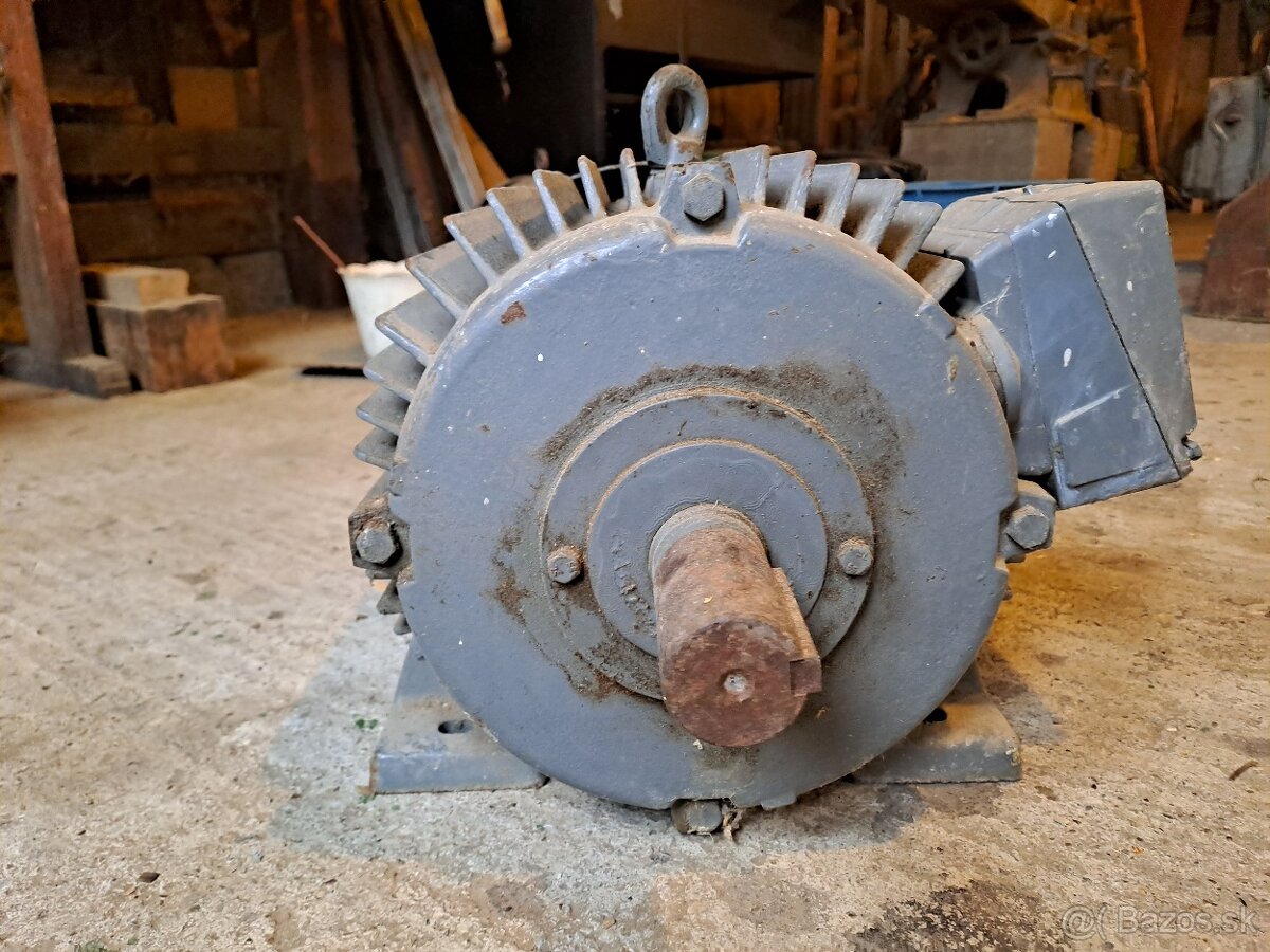 Predám novy/Nepoužitý elektromotor 10 kw - 3