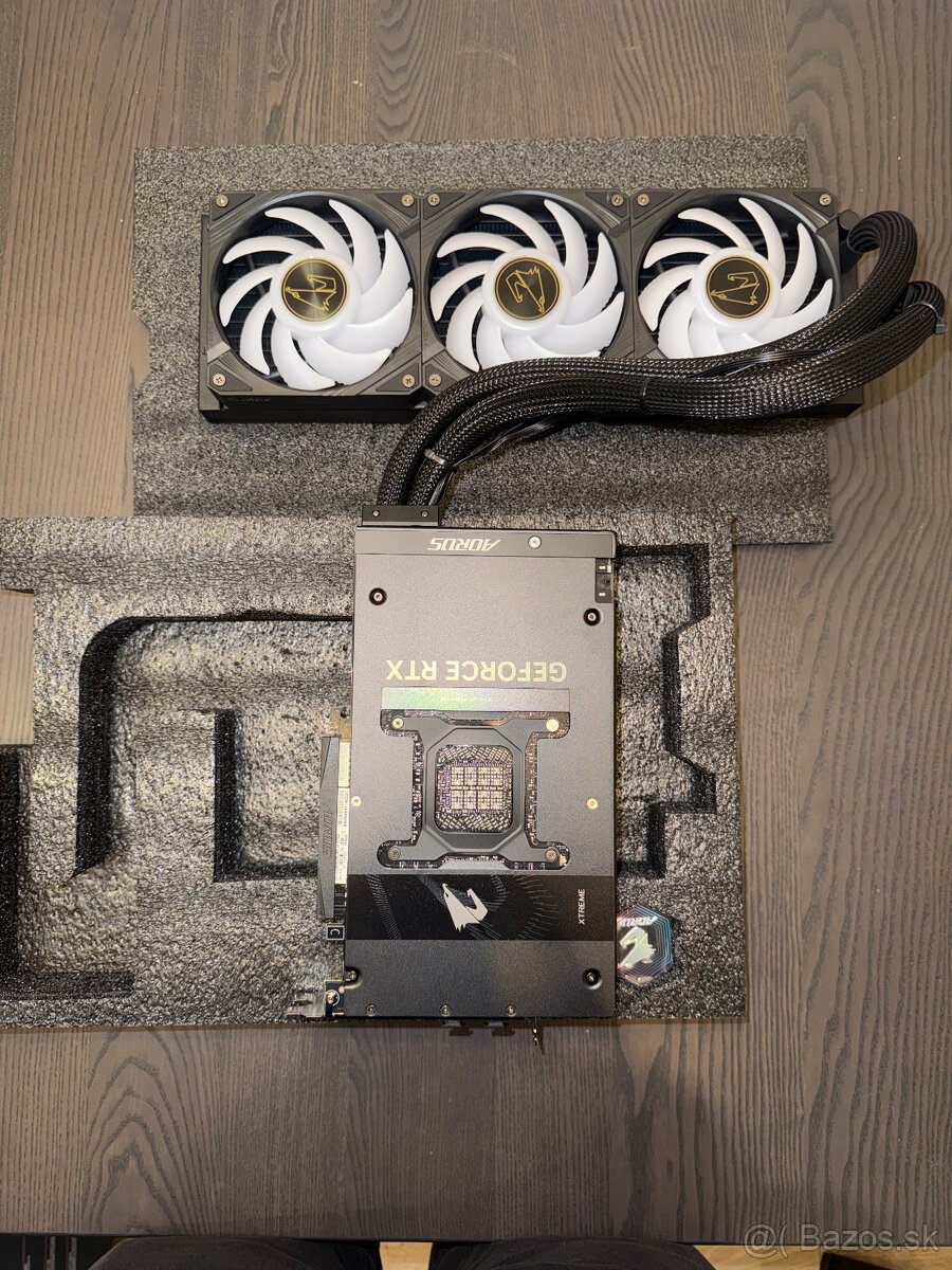 GIGABYTE AORUS GeForce RTX 5090 XTREME WATERFORCE/32GB - 3