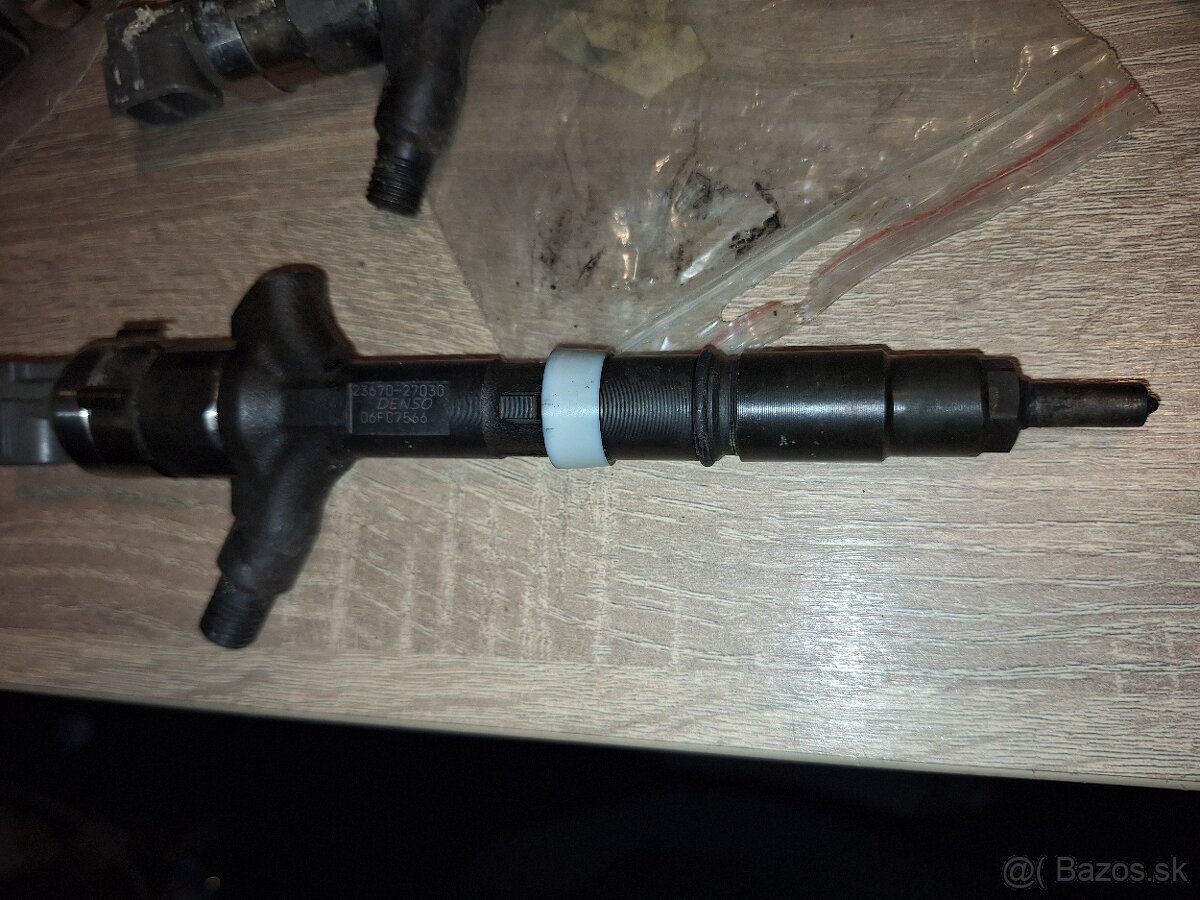 Vstreky DENSO 23670-27030 - 3