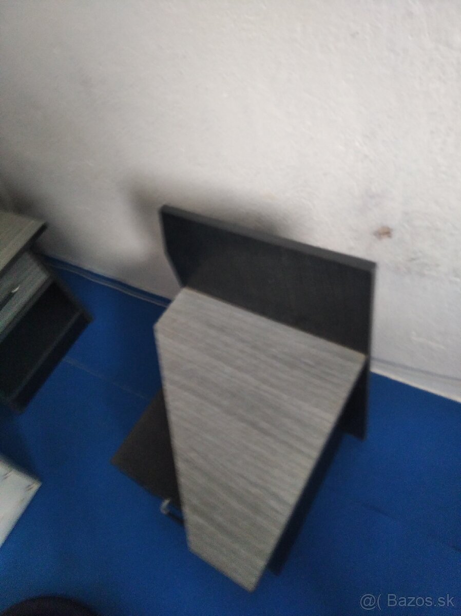 Predám nočné stolíky a stolík so zrkadlom - 3