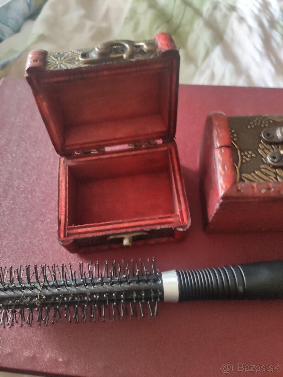 Šperkovnice 2 ks a hřeben. - 3