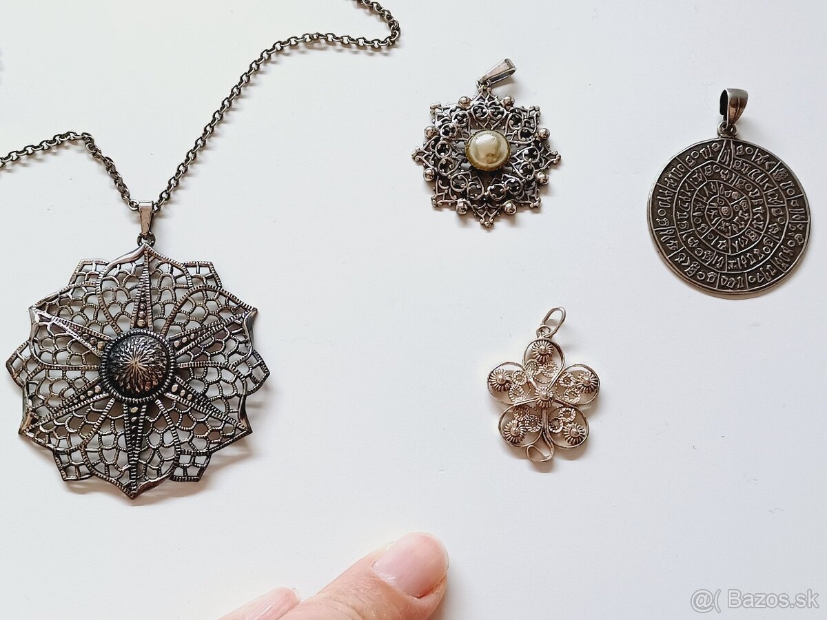 Krasne zaujimave staršie strieborne privesky - 3