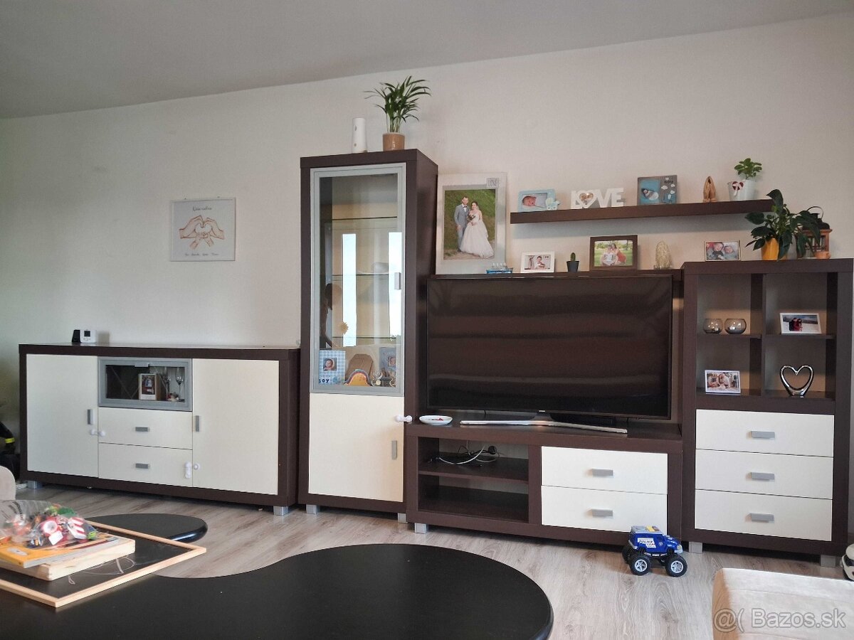 Sedacia suprava s konferencnym stolikom - 3