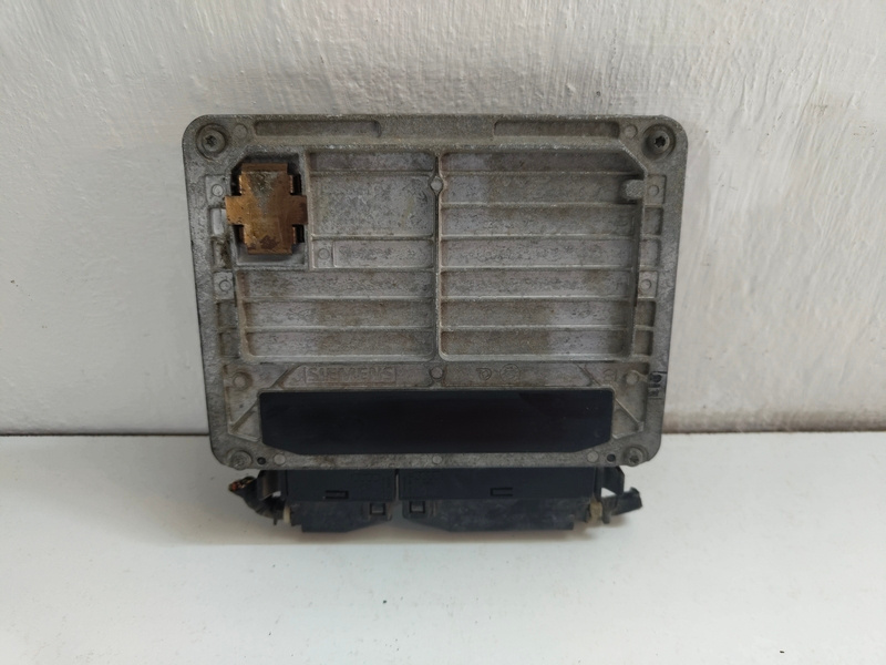 Riadiaca jednotka Skoda Felicia 1.3 047906030M 30€ - 3