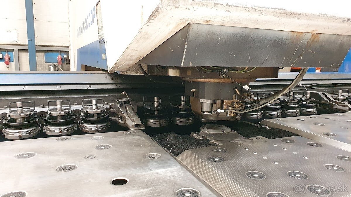 Trumpf TRUMATIC 3000 R / vysekávací a děrovací stroj - 3