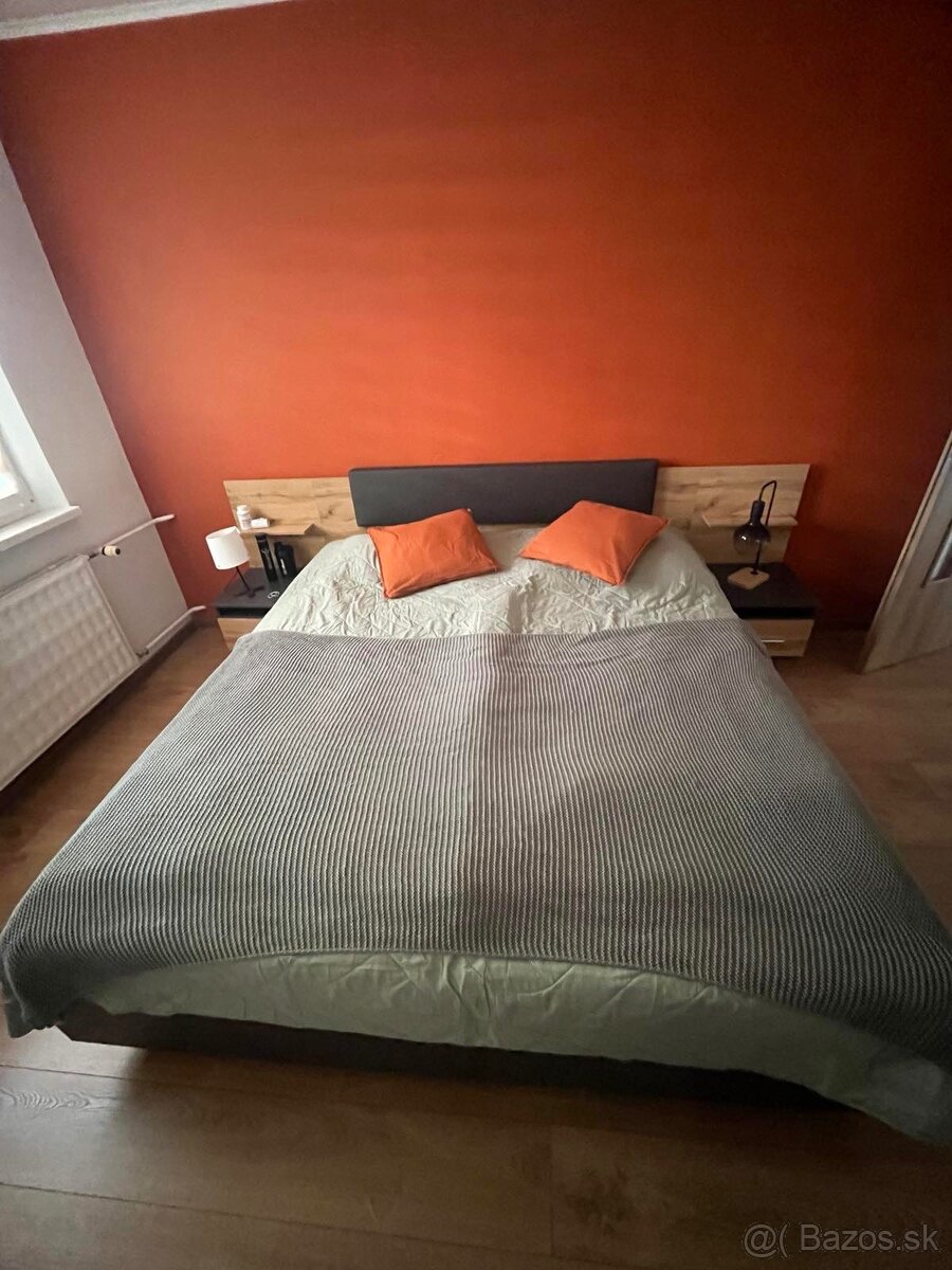 Manželská posteľ s nočnými stolíkmi - 3