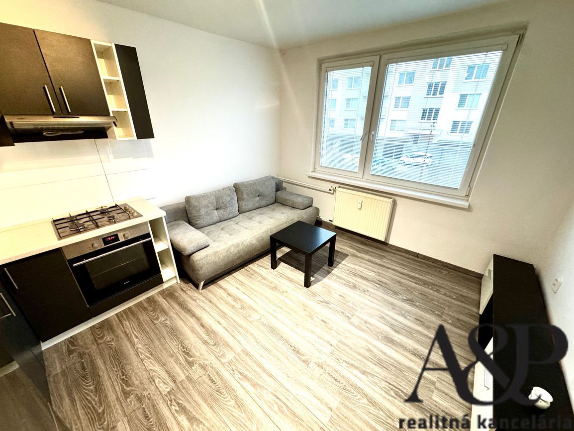 NA PRENÁJOM 1,5 IZBOVÝ BYT, 37 M2, ŠTEFÁNIKOVA UL., SENICA - 3