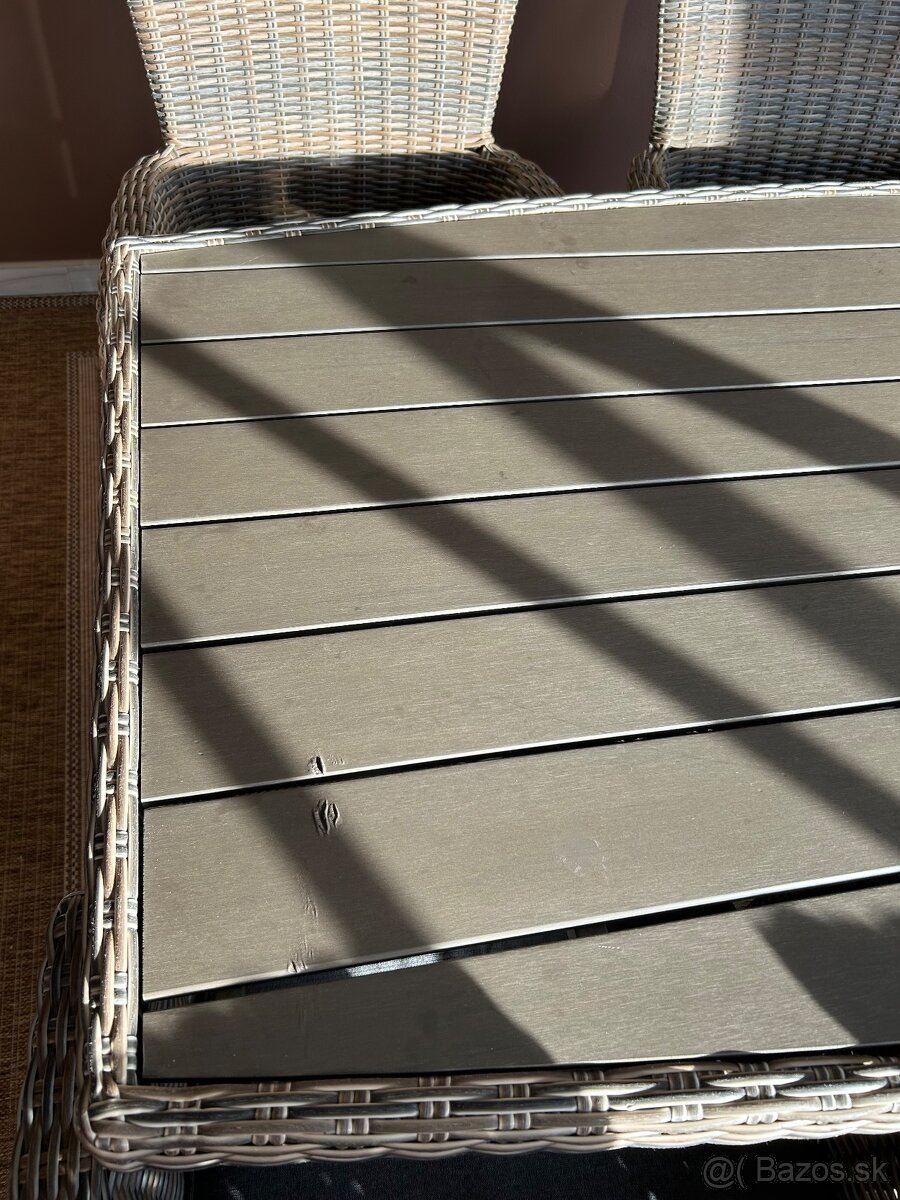 Predám záhradný stôl, stoličky a hojdačku - 3