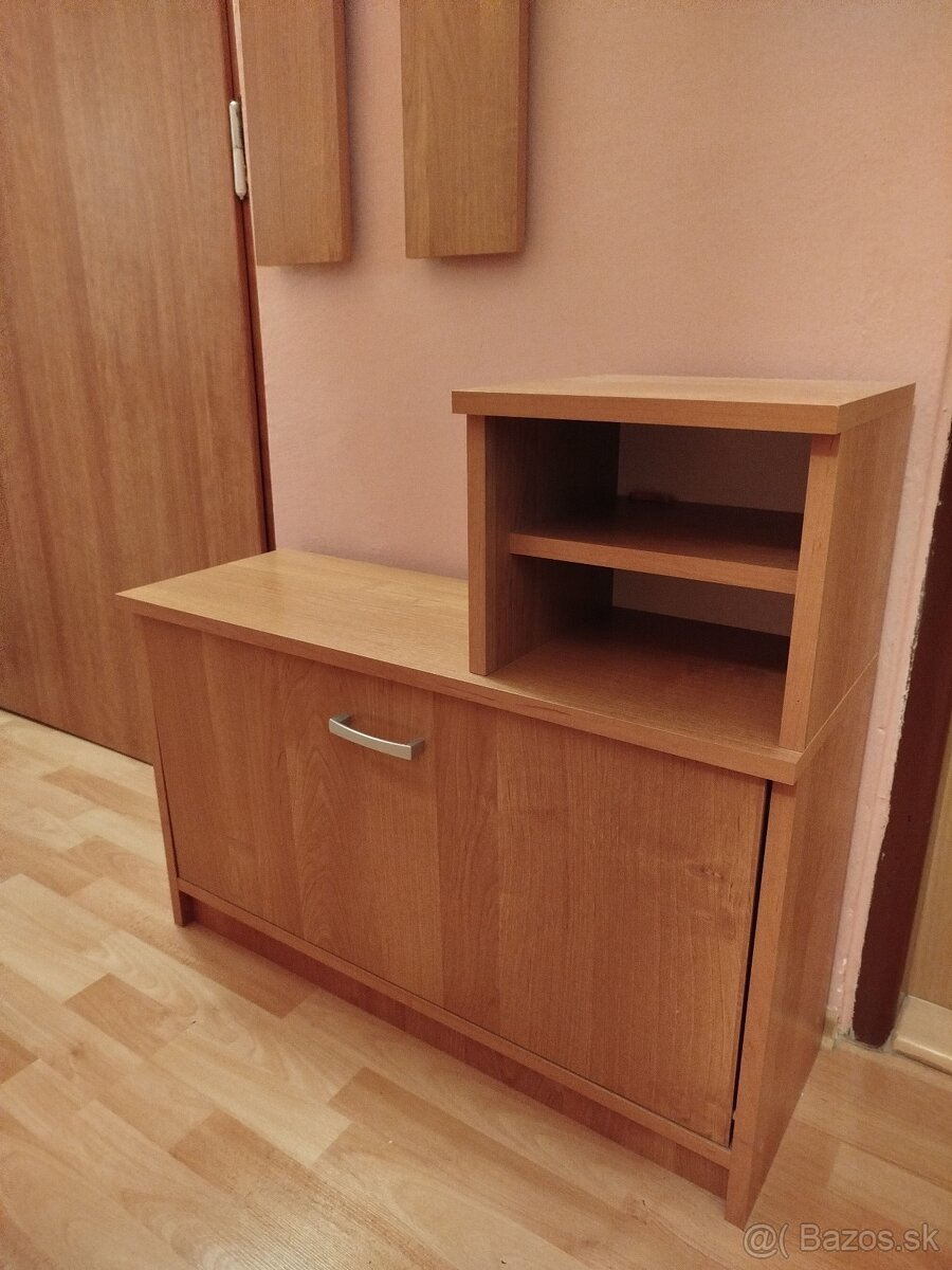 Vešiaková stena - 3