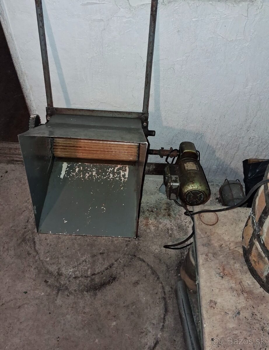 Mlyncek na hrozno s elektrickym pohonom 380V - 3