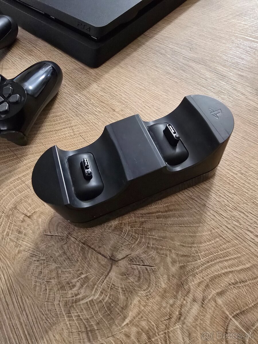 Predám PS4 slim - 3