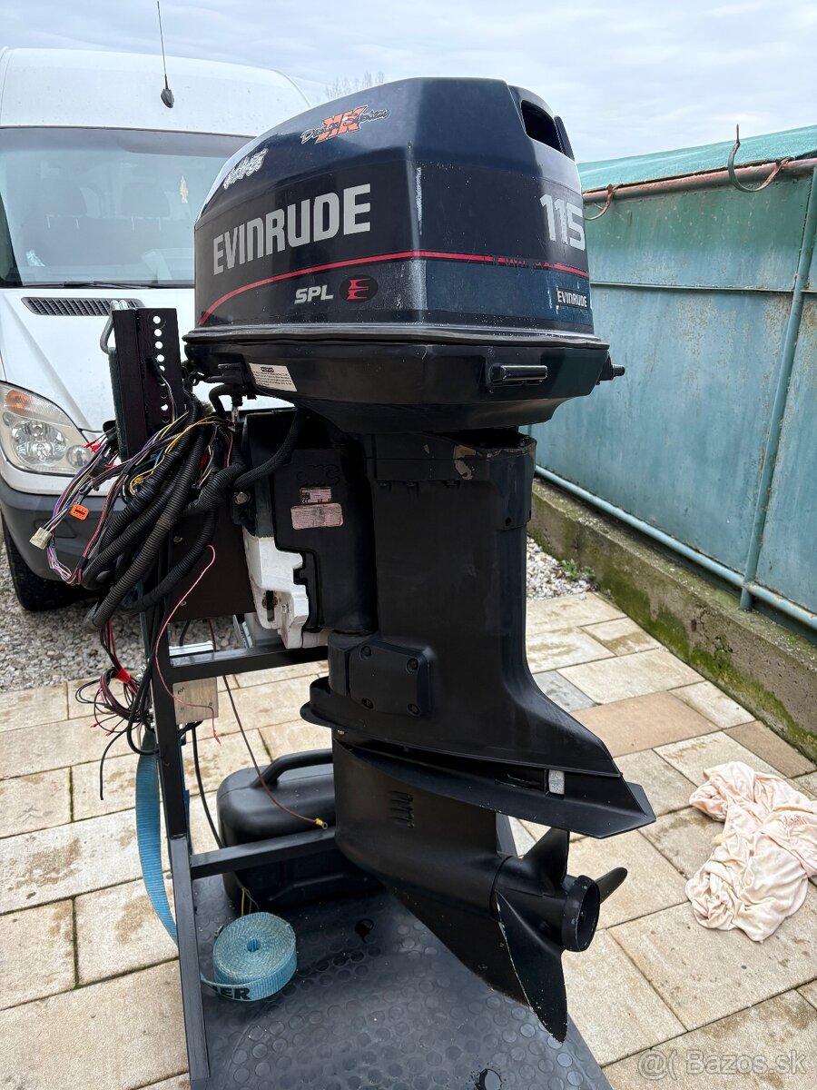 Predám lodný motor EVINRUDE 115 - 3