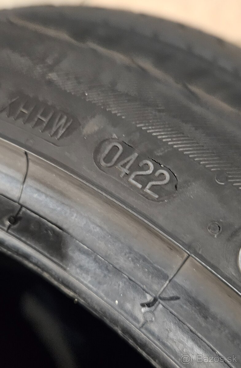225/40R18 - 3