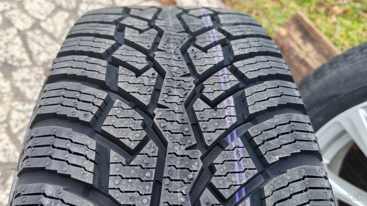 Zimné pneu 215/60 R17C --- NOKIAN - 3