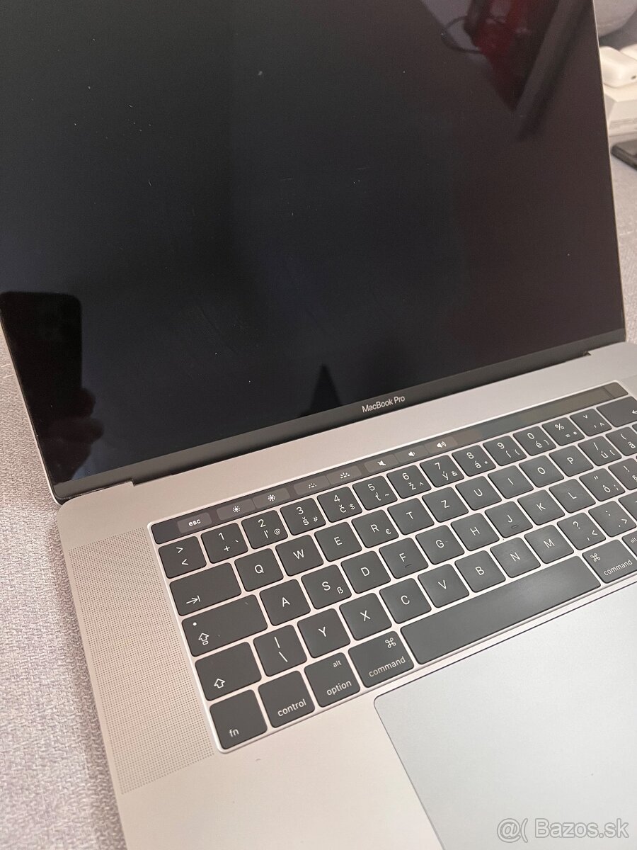 Predám MacBook Pro 15” (2016) A1707 - 3