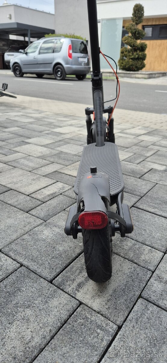 Elektrická kolobežka xiaomi elite - 3