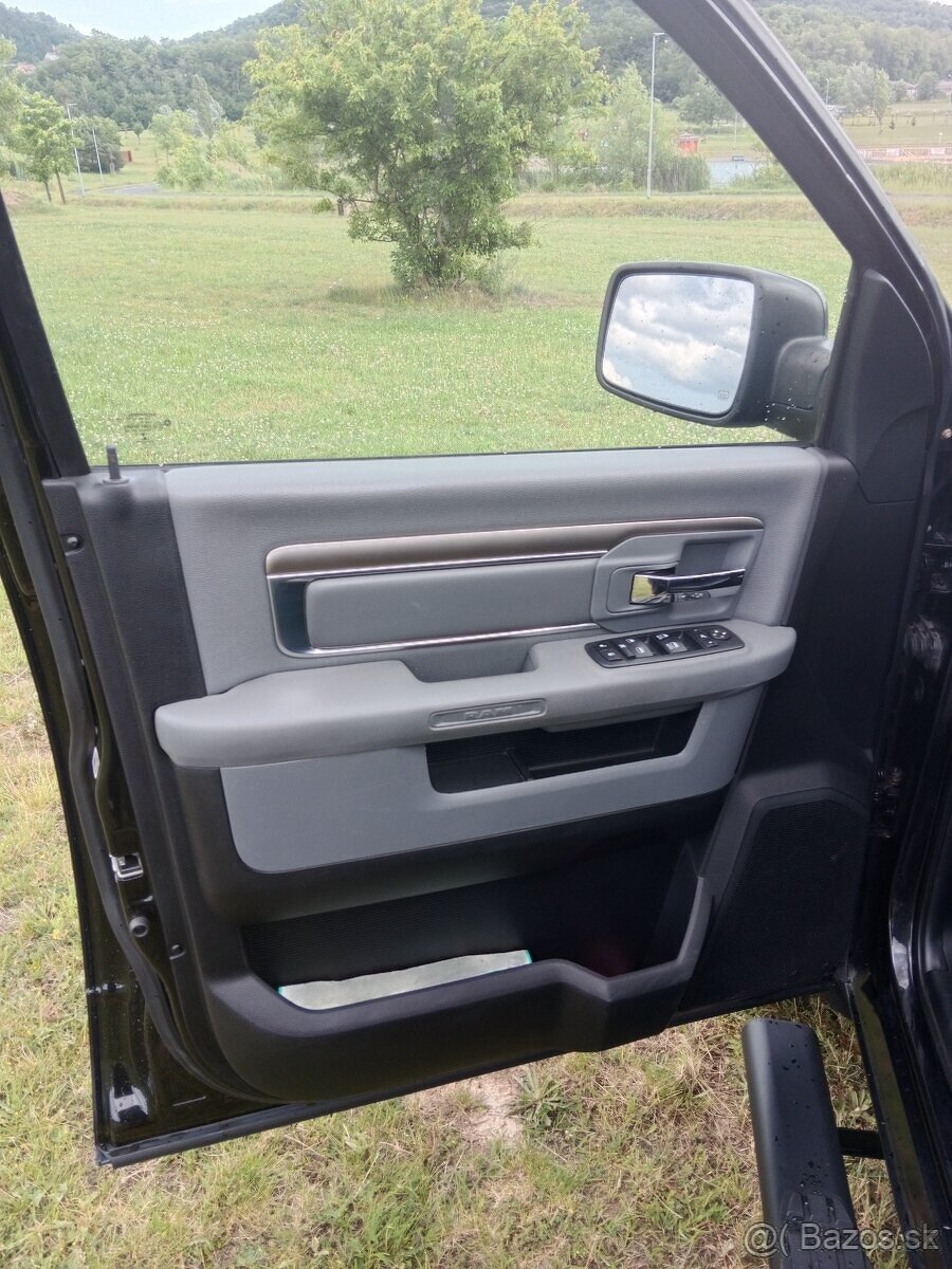 Dodge Ram Big Horn pěkný stav plná servisní historie
