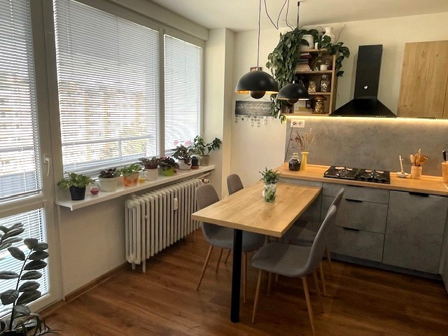 Luxusný 2i byt s 3 lodžiami na Krčulovej v Brezne - 3