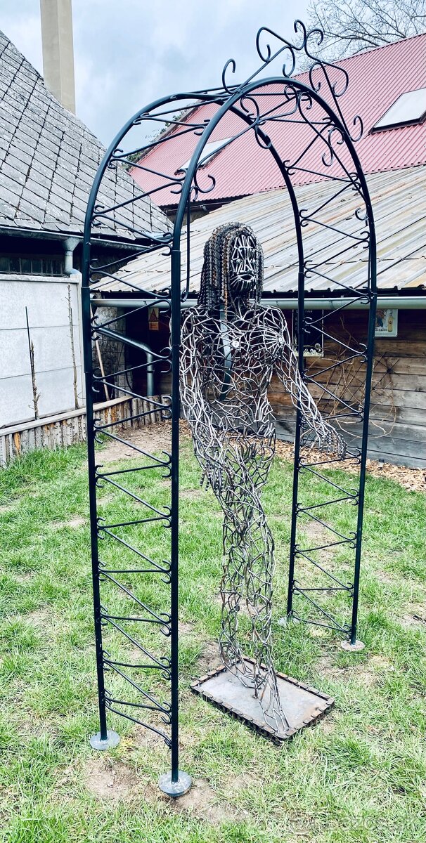 Socha ženy z kovu - 3