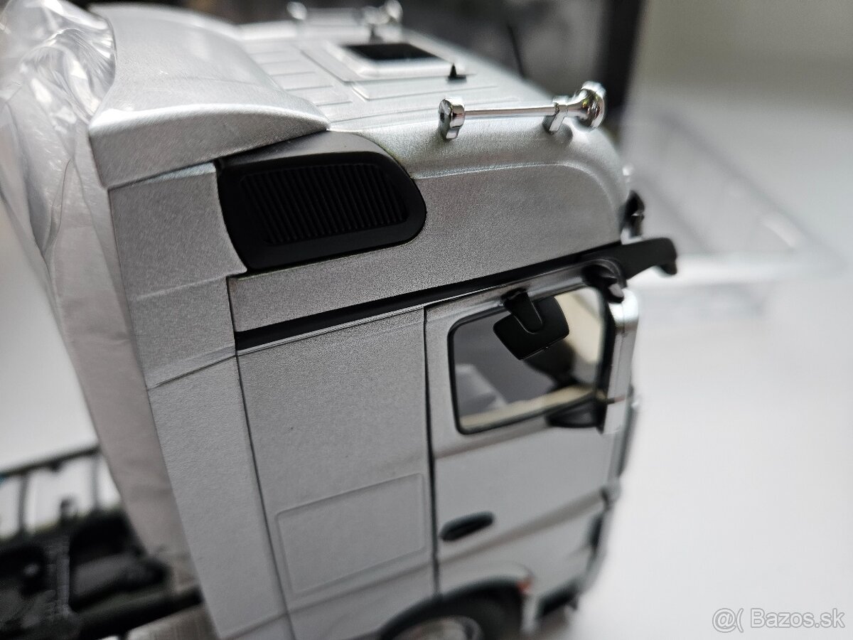 Model Mercedes-Benz Actros 1:32 - 3